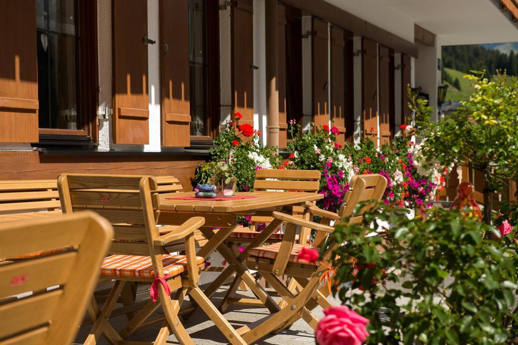 Gasthaus & Pension Alphorn Lech am Arlberg Exteriör bild